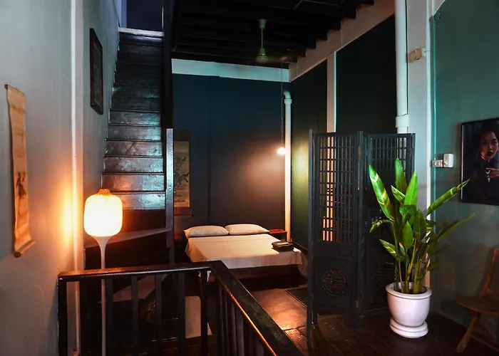 Hébergement de vacances Colonial Shophouse With Terrace In Chinatown *