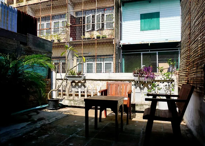 Colonial Shophouse With Terrace In Chinatown Hébergement de vacances *